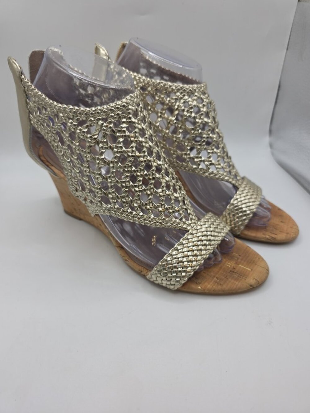 Donald J Pliner Jolie Gold Leather Wedge Sandals SS1389 SZ 6M EUC MSRP $198.00